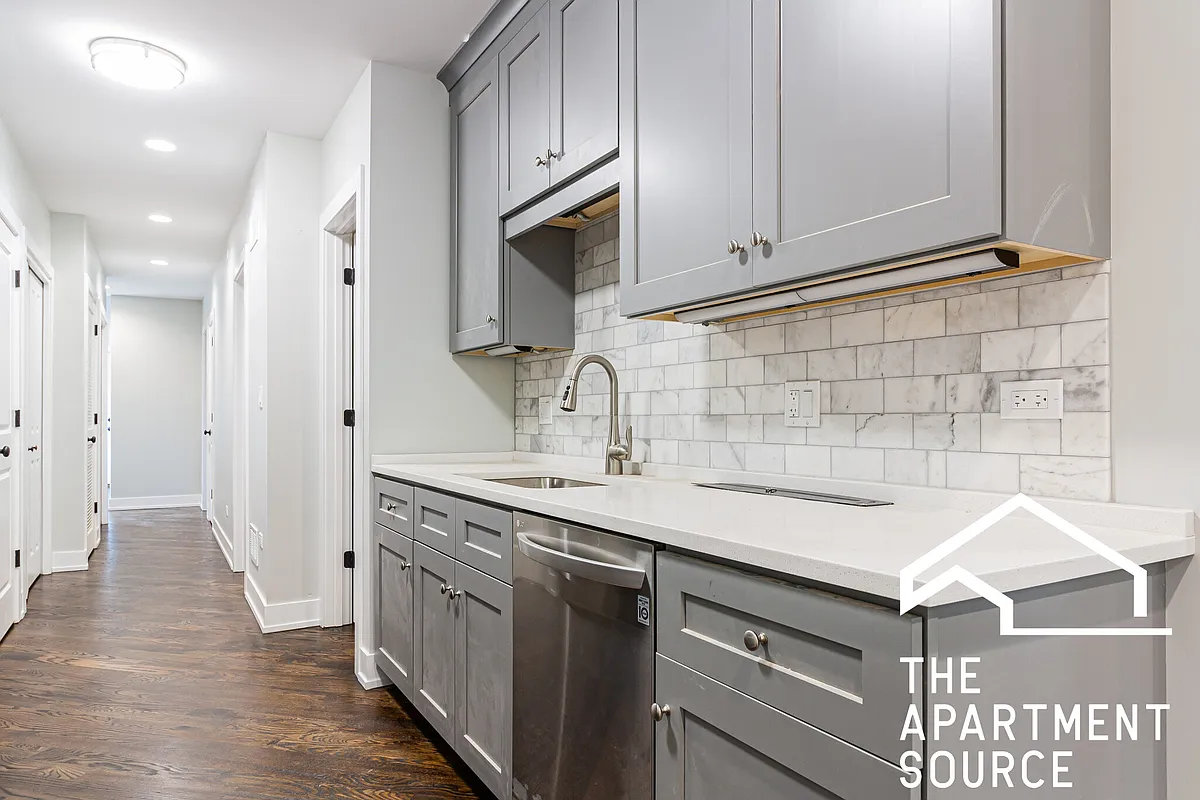 Building Photo - 1458 W Chestnut St #2