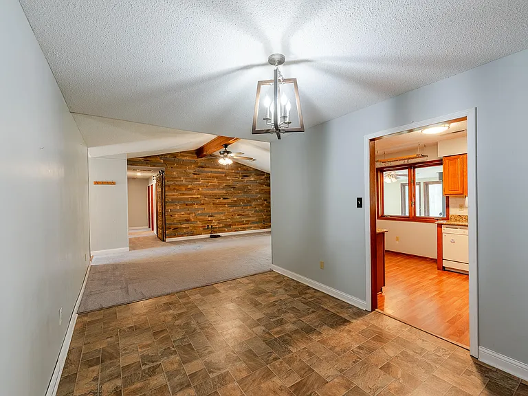 2301 Winchester Dr — Photo 7