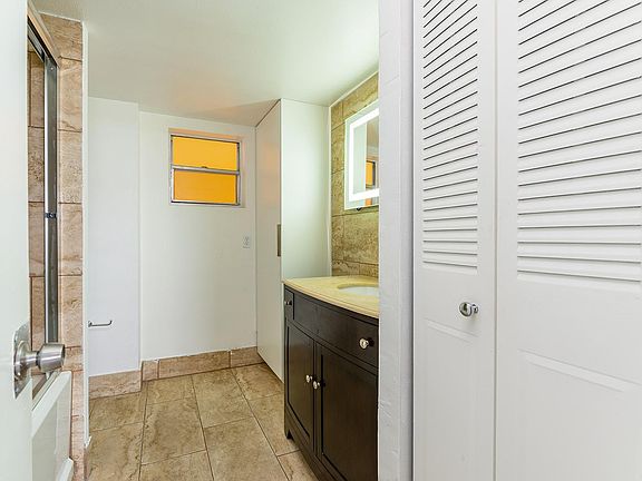 2nd image of 16400 NE 17th Ave APT 403