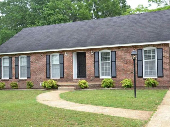 82 Overton Dr, Jackson, TN 38301