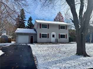 28 Cherry Dr, Brockport, NY 14420