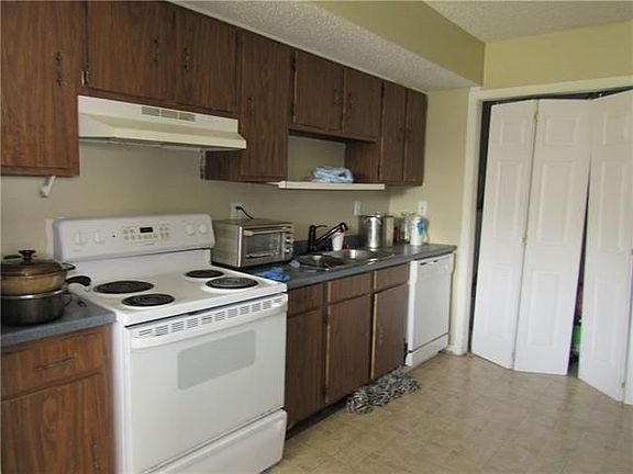 4th image of 50 Carriage Ln