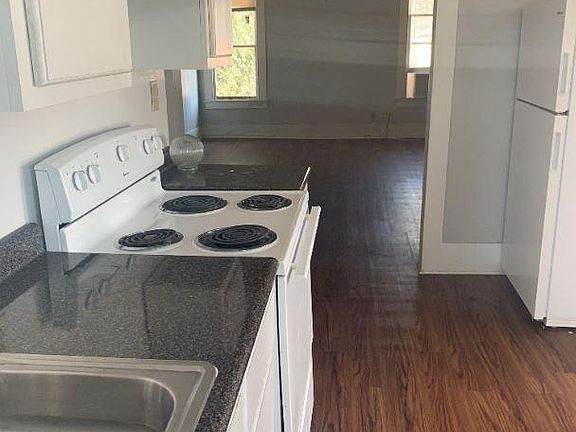 3rd image of 106 N College Ave