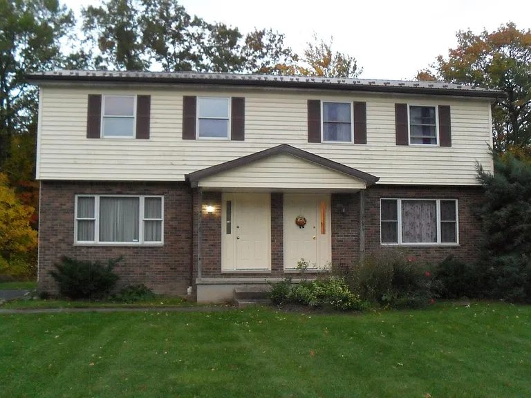 894 Swann Rd — Photo 1