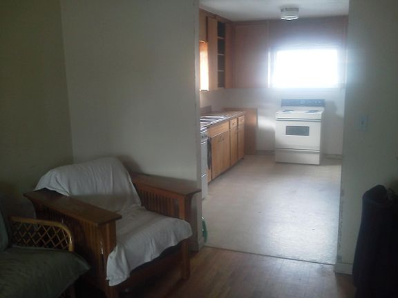 4th image of 371 W Gibbon St