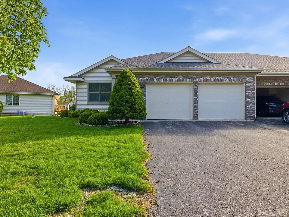 1st image of 3590 Brook Point Dr