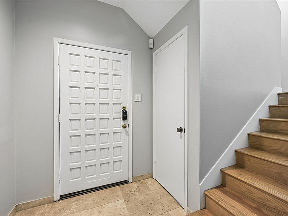 4th image of 1907 Norfolk St APT B