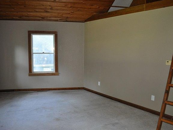 3rd image of 5048 Southshore Dr
