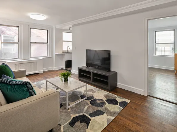 333 East 43rd Street image 1 of 8