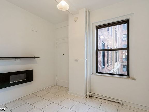 4th image of 363 Mt Prospect Ave