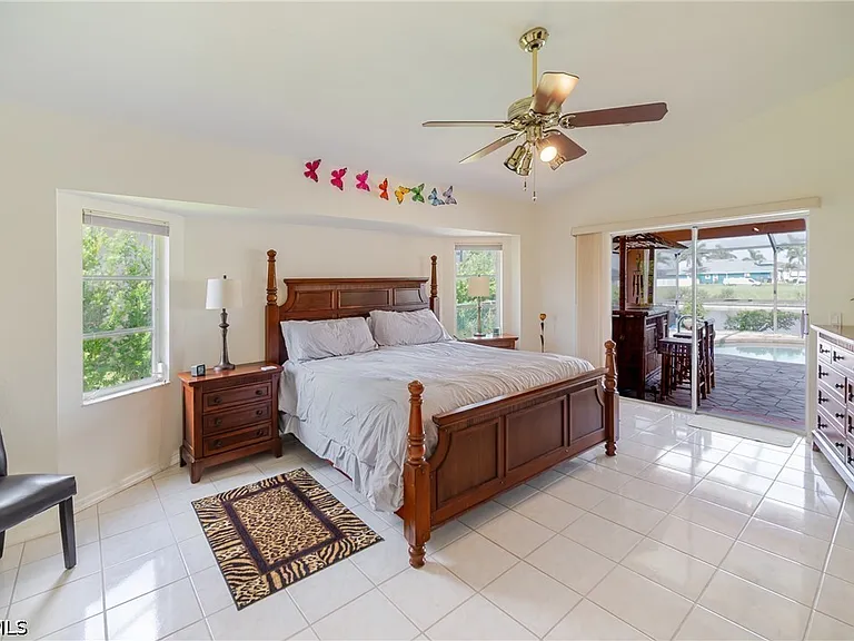 105 SW 39th Pl — Photo 14
