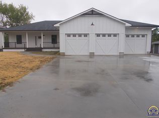 1726 Del Oso Dr, Emporia, KS 66801