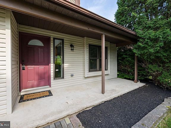 5th image of 1328 Westminster Dr