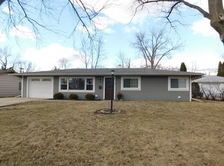 26 Circle Dr E, Montgomery, IL 60538