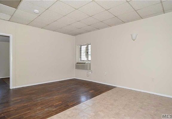3rd image of 205 Mineola Blvd
