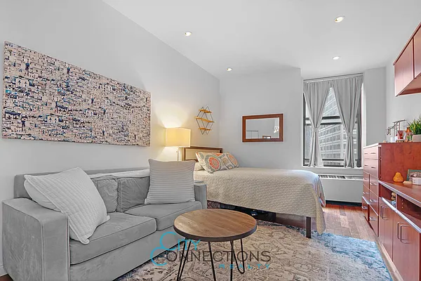 Rented by City Connections Realty | media 2