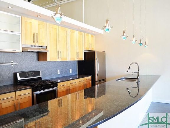 5th image of 2415 Abercorn St #207
