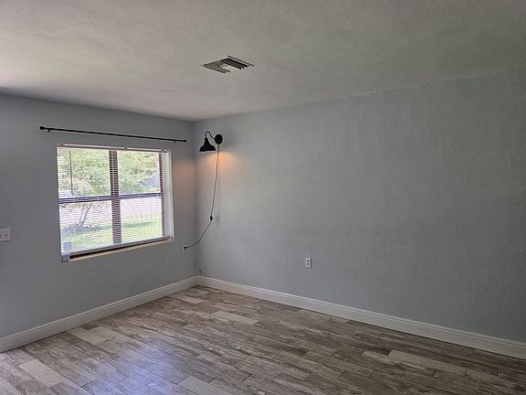 3rd image of 2205 S Park Ave #1/2