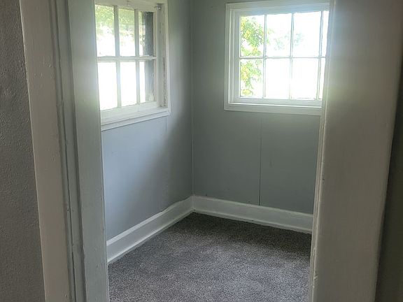 4th image of 922 N Jefferson St