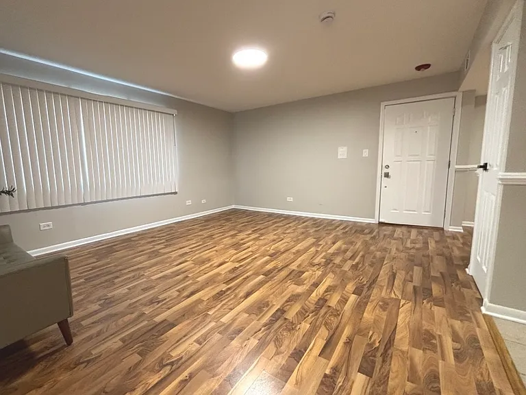 10437 Natoma Ave #4 — Photo 4