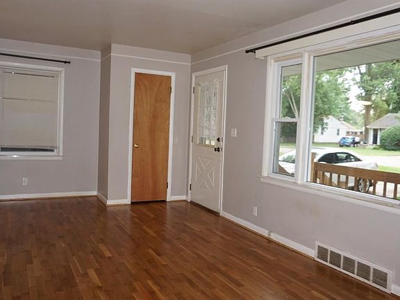 3rd image of 640 N Mohawk Ave