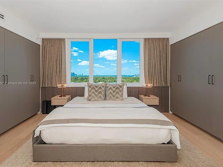 2301 Collins Ave #1527 — Photo 4
