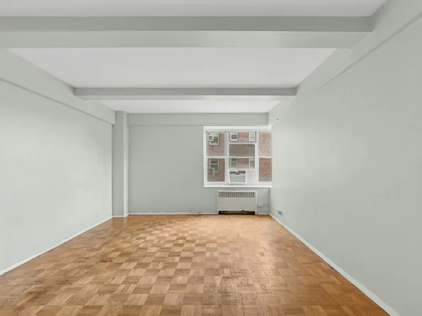 500 Grand Street A8D image 2 of 13
