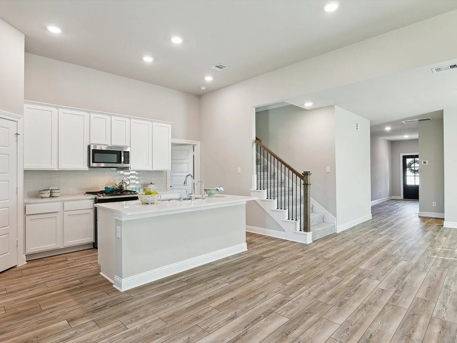 5 bed, 3.0 bath, 2955 sqft, $3,500 — Photo 4