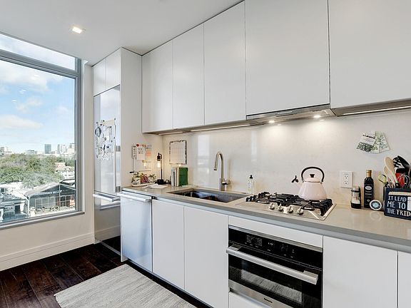 5th image of 501 West Ave #706