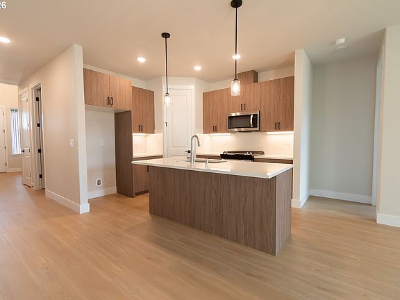 4th image of 3434 SE 8th Ave