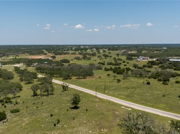 125 Red Stag Ct, Lampasas, TX 76550