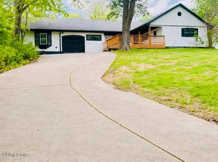 1107 Viewcrest Dr, Fairdale, KY 40118