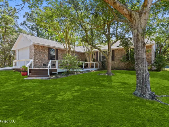 104 Forest St, Pass Christian, MS 39571