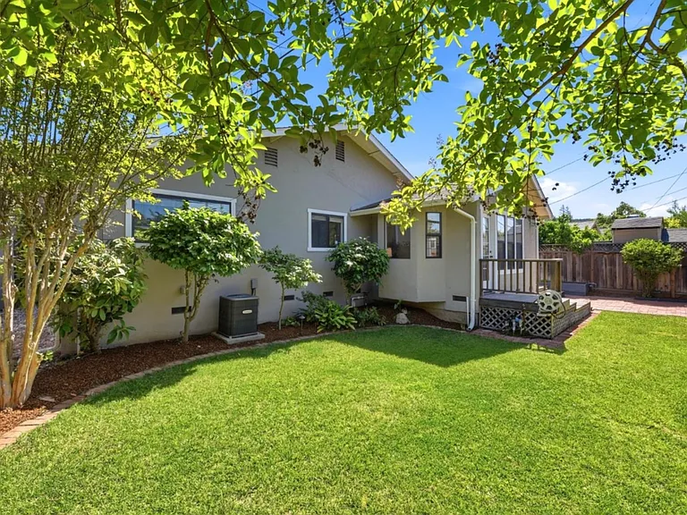 1683 Hyacinth Ln — Photo 20