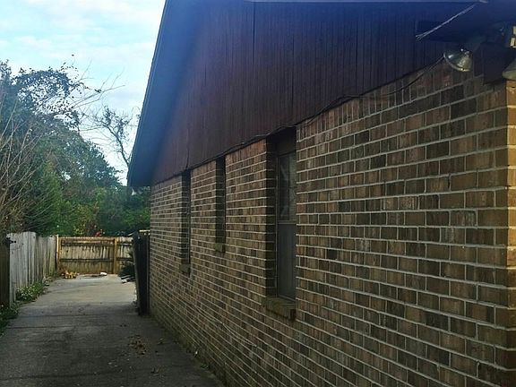 4th image of 1204 N East St