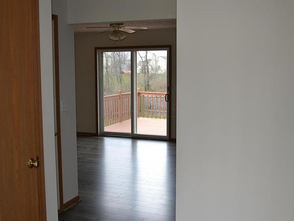 3rd image of 2685 Fernwood Ave