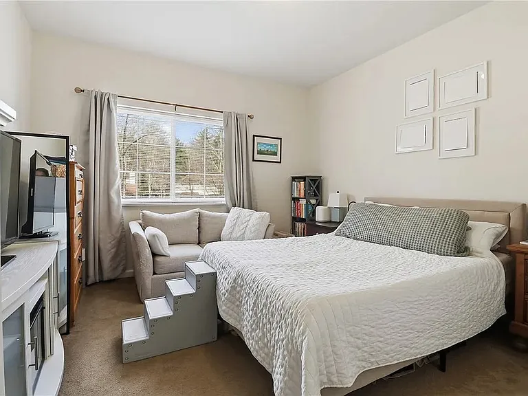 9 Sanctuary Dr — Photo 10