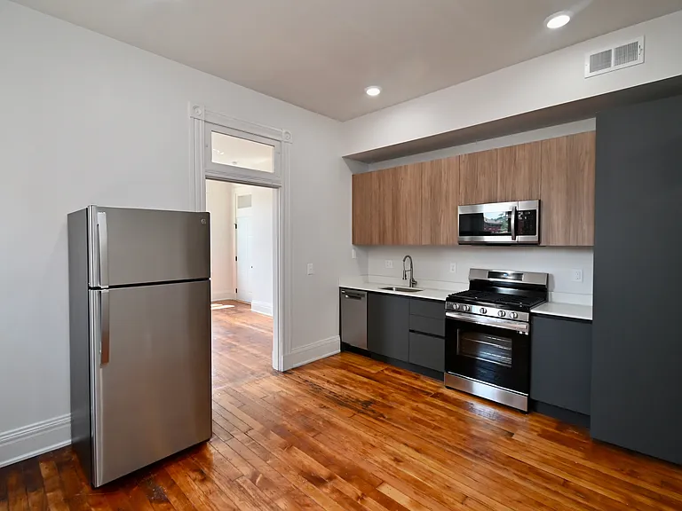 709 Columbia St #4 — Photo 6