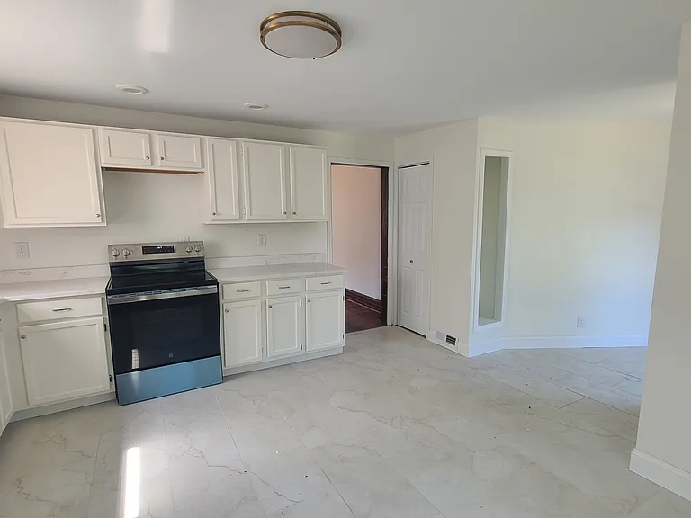 450 Main St — Photo 9