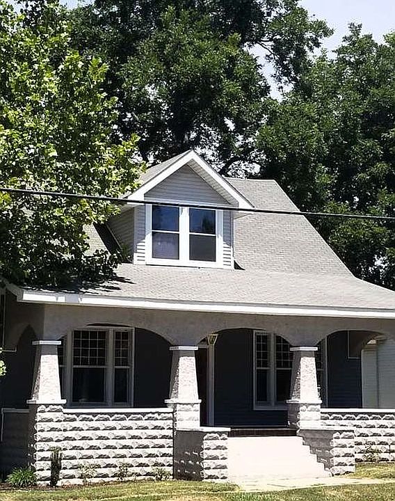 1st image of 315 W Lee St