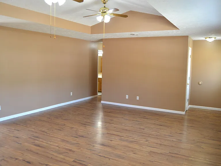 14620 Hobby Dr — Photo 10
