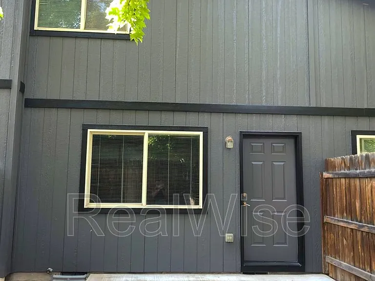 2446 SW 23rd St — Photo 12