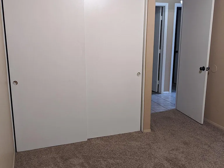 738 W Kyle Ct — Photo 9