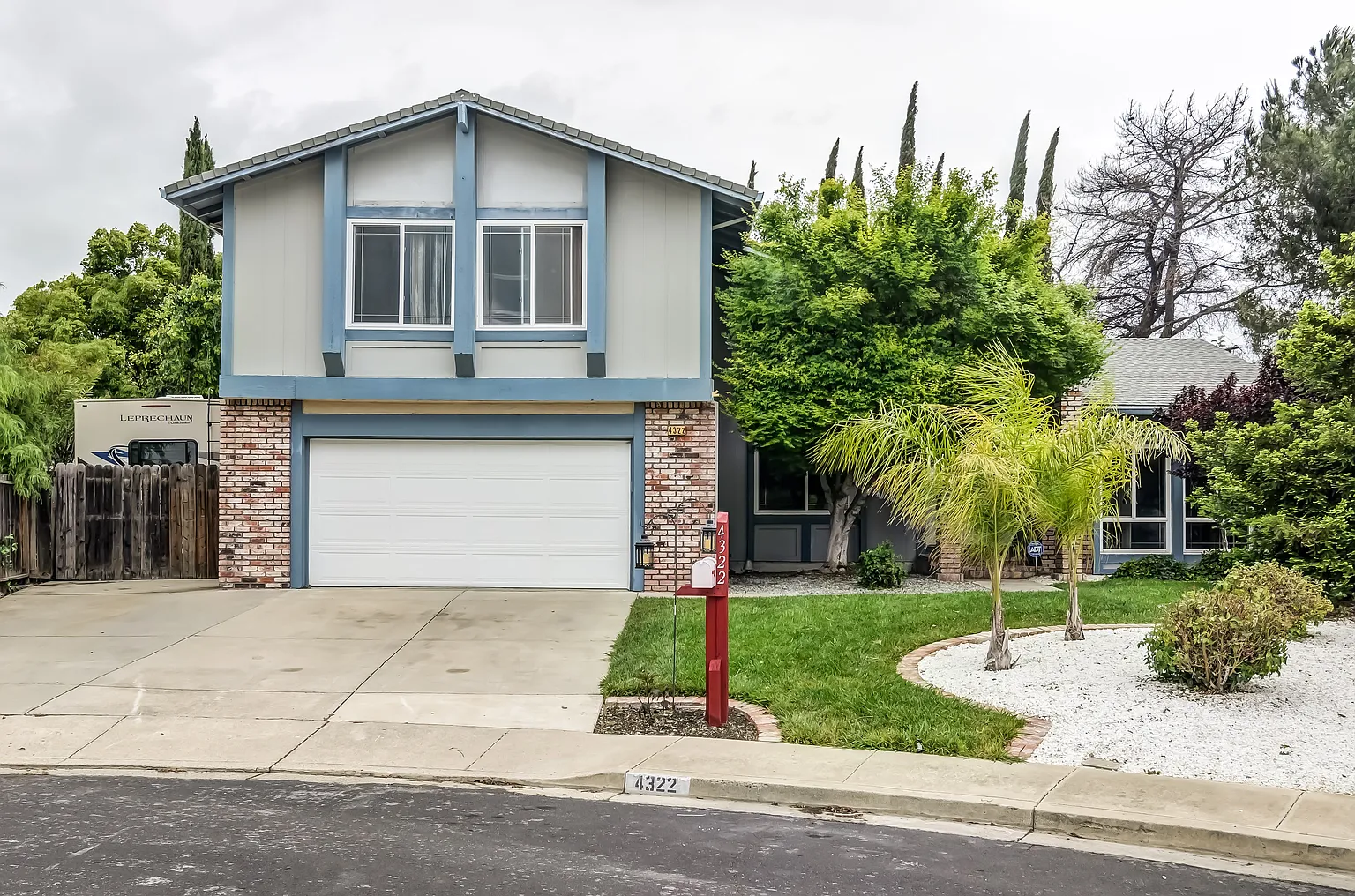 4322 Goldenhill Dr photo 1