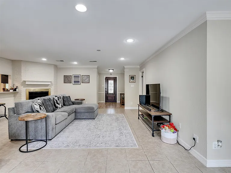 2811 Quincannon Ln — Photo 16
