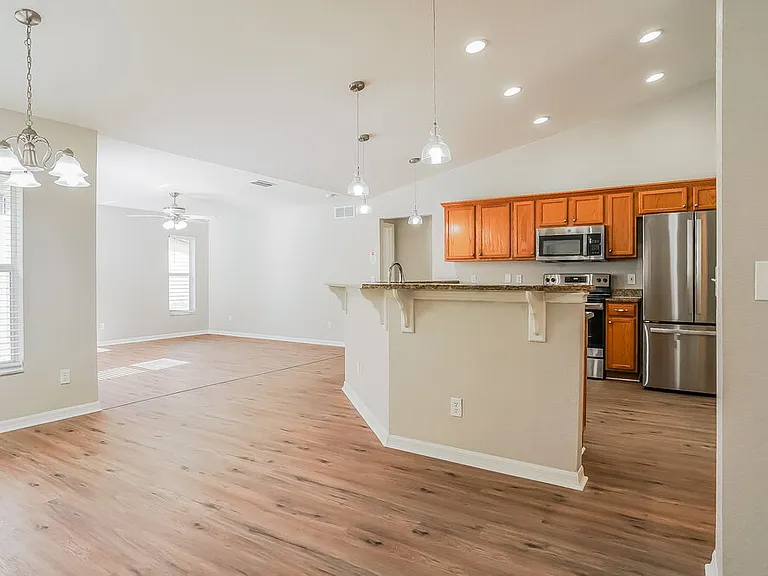 35221 W Griffin Dr — Photo 7