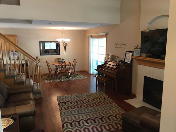 Living Room/Fireplace/Eating Area 