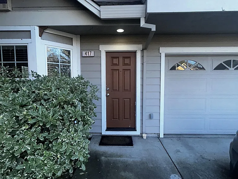 417 Hickory Cir — Photo 1