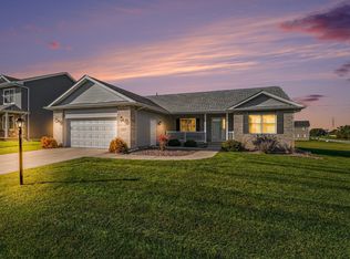 285 Apple Grove Ln, Valparaiso, IN 46385