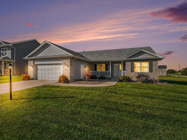 285 Apple Grove Ln, Valparaiso, IN 46385